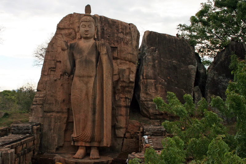 Sri Lanka, Aukana Buddha 